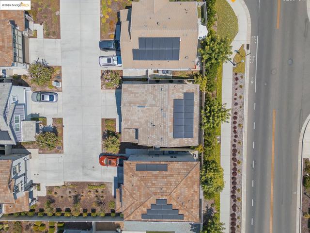 3807 Bridgemeadow Way, Sacramento CA: https://media.crmls.org/mediaz/126b84af-6b7e-40f5-a0f3-fbc383c2a7c0.jpg