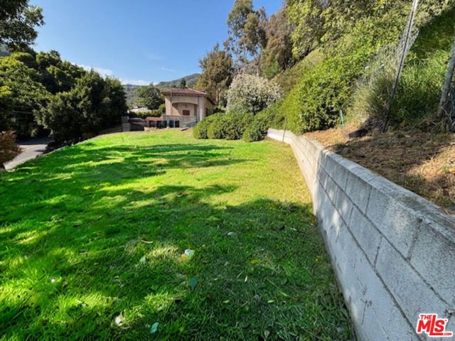 1322 Benedict Canyon Drive, Beverly Hills CA: https://media.crmls.org/mediaz/126be597-de00-48de-93b7-6a83cd0f33a8.jpg