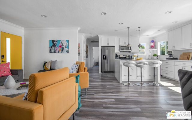 3784 E Calle San Raphael, Palm Springs CA: https://media.crmls.org/mediaz/126c02ee-175e-4a05-8071-4de4554c5f11.jpg