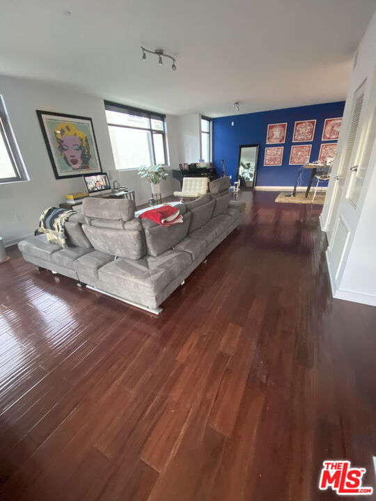 13045 Pacific, Los Angeles CA: https://media.crmls.org/mediaz/126c1b65-4e2a-48d0-8e9d-2677f6dc2ffd.jpg