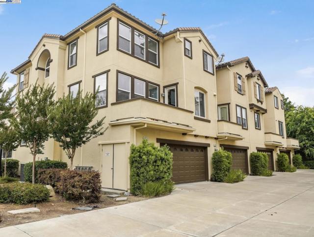 6217 Byron Ln, San Ramon CA: https://media.crmls.org/mediaz/126c1d03-c6f6-4e77-810a-a656e5ece912.jpg