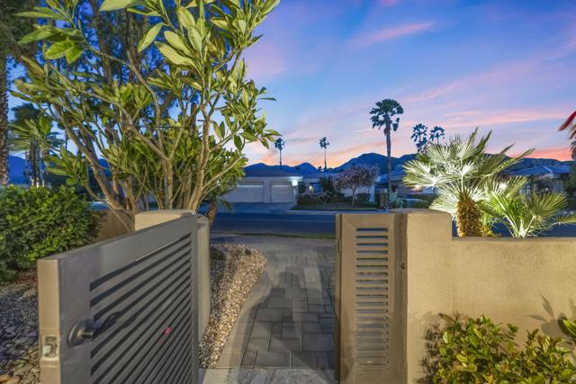 47410 Via Florence, La Quinta CA: https://media.crmls.org/mediaz/126ca210-7963-425e-af82-8a990e5129b6.jpg