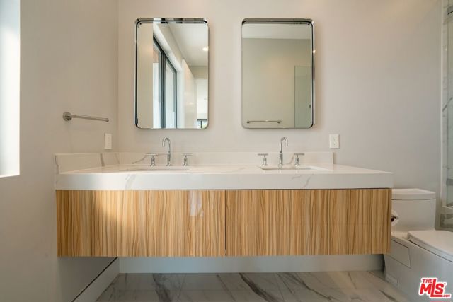 4049 Coldwater Canyon Avenue, Studio City CA: https://media.crmls.org/mediaz/126d86cd-84cd-41e8-b521-c68454a898bb.jpg