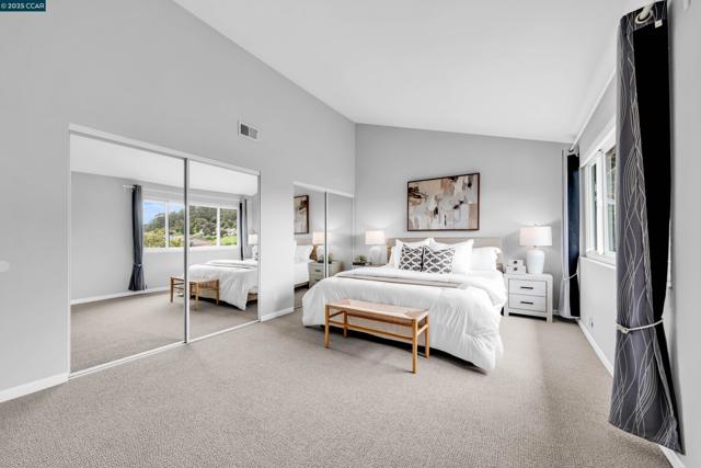 31 Turtle Creek Street, Oakland CA: https://media.crmls.org/mediaz/126ea394-218d-4ded-960d-735d03d1bcb0.jpg