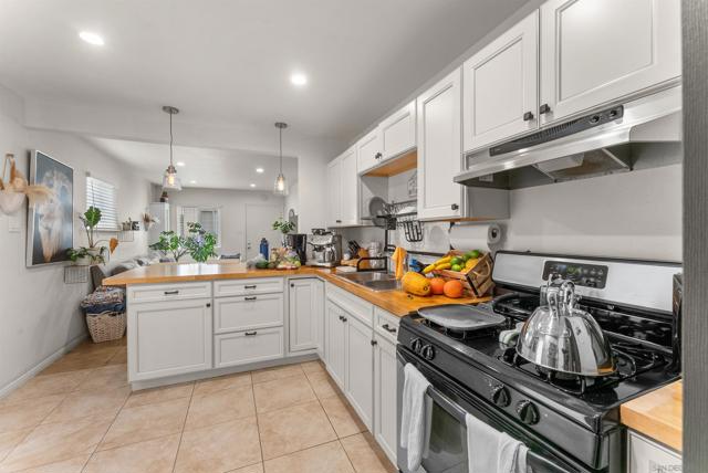 3317 19 Jemez Dr, San Diego CA: https://media.crmls.org/mediaz/12704b3c-4e72-467b-861c-8911ae817e61.jpg