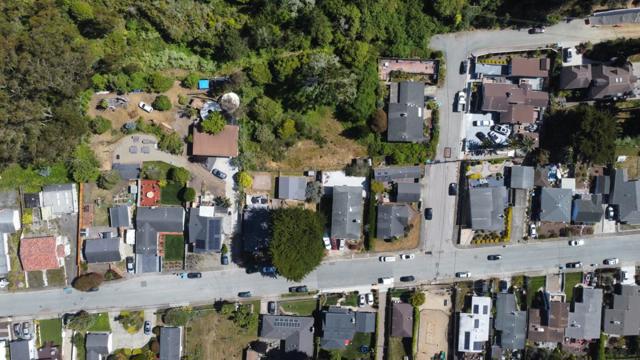 0 Clarendon Road, Pacifica CA: https://media.crmls.org/mediaz/1270506f-4c2e-4dd9-ab0c-49aac94f858e.jpg