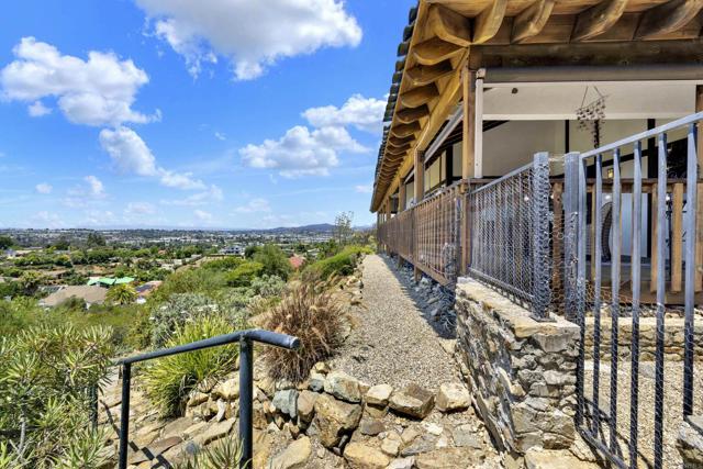 1310 Miracielo Court, San Marcos CA: https://media.crmls.org/mediaz/12705ce5-7562-4e8a-b95b-9da5aa50a73c.jpg
