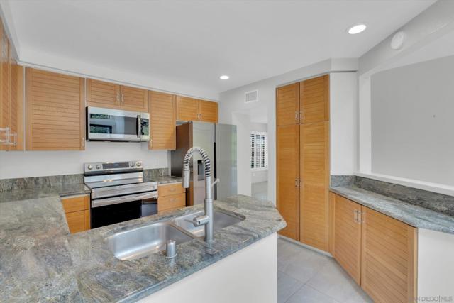 6426 Caminito Listo, San Diego CA: https://media.crmls.org/mediaz/1270a434-f456-49a8-b814-f74c603b6dca.jpg