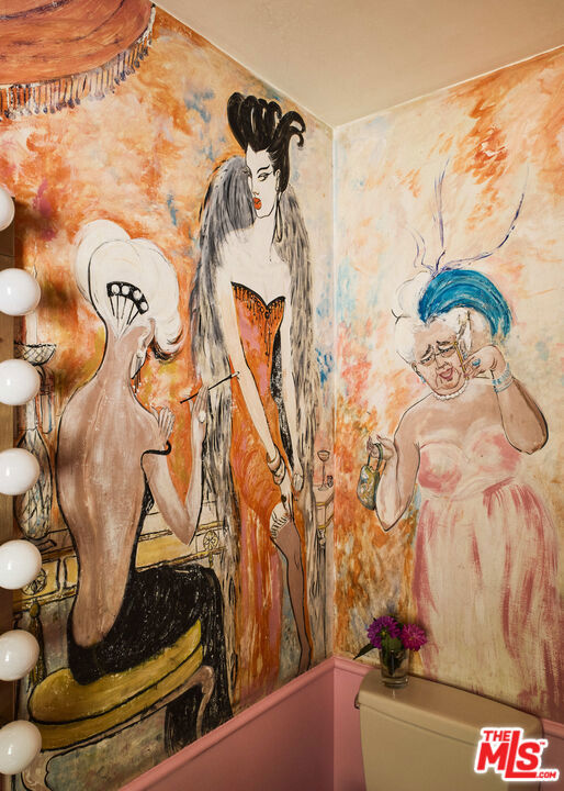 7917 Woodrow Wilson Drive, Los Angeles CA: https://media.crmls.org/mediaz/1270d8f5-a149-43c1-9a1d-be7b64aeba21.jpg