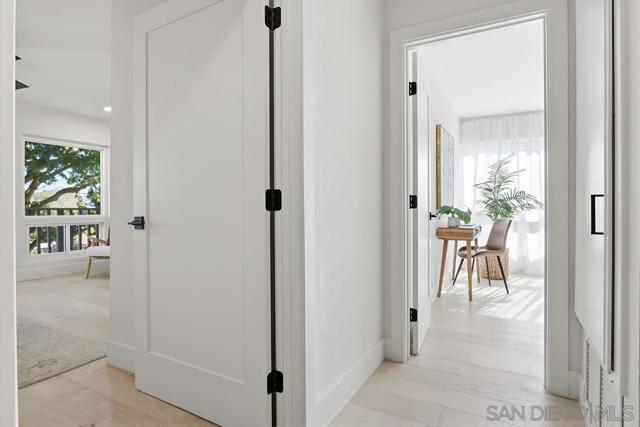 2003 Caminito Circulo Norte, La Jolla CA: https://media.crmls.org/mediaz/12710201-cf69-45be-b230-886410fbffcc.jpg