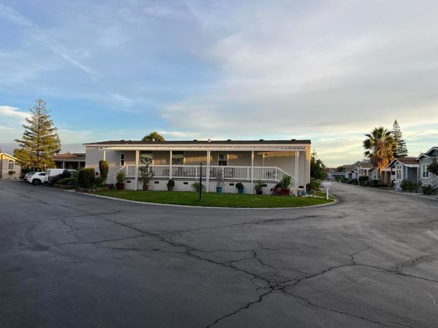 177 Chateau La Salle Drive, San Jose CA: https://media.crmls.org/mediaz/1271a0f8-bb64-42dd-8d59-3296dcf28855.jpg