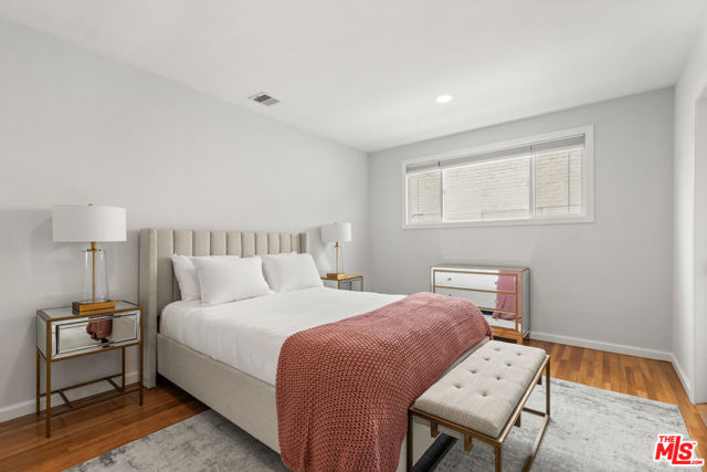 419 S Almont Drive, Beverly Hills CA: https://media.crmls.org/mediaz/12723a21-a82f-4dd6-9a48-124b8876a73d.jpg
