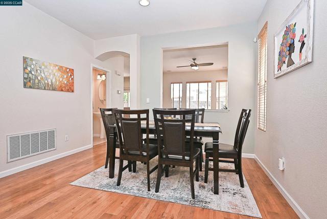 663 Greylyn Dr, San Ramon CA: https://media.crmls.org/mediaz/12726e2d-72ee-49a1-9ece-01c1b5a58eac.jpg