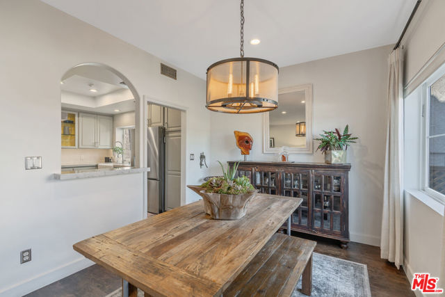 640 N Sweetzer Avenue, Los Angeles CA: https://media.crmls.org/mediaz/1272bd10-2e26-40b7-9293-09857c076719.jpg