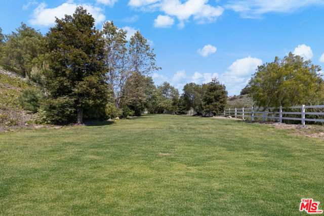 13418 Nightsky Drive, Camarillo CA: https://media.crmls.org/mediaz/1272c2ea-1ac3-4946-a140-3b380cac541e.jpg