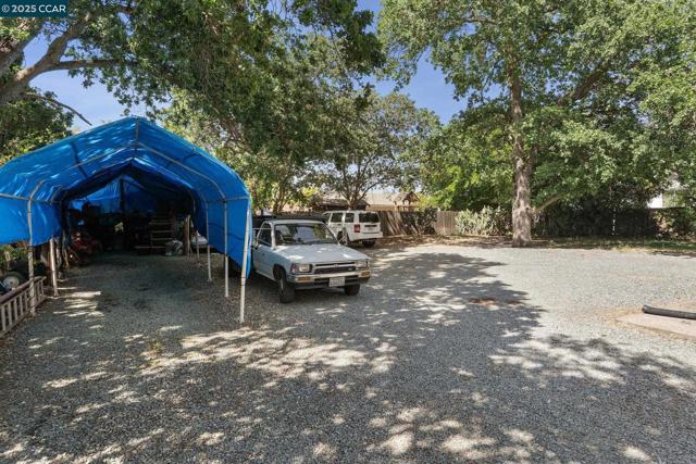 1580 3rd Ave, Walnut Creek CA: https://media.crmls.org/mediaz/12734c7d-0374-40af-87a6-acbb2d164b66.jpg