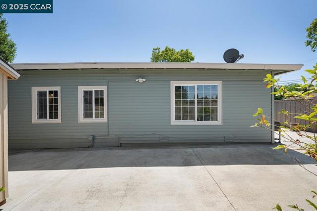 Image 40 of 56 For 561 Manzanita Ave