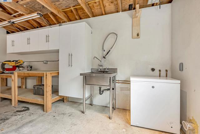 1106 Besito Ave, Berkeley CA: https://media.crmls.org/mediaz/1273bf7b-3297-4f5d-9fb8-8e31f3af753d.jpg