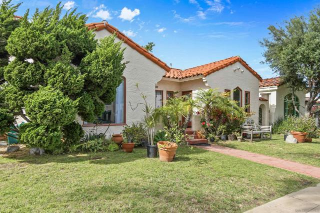 1032 Alberta Pl, San Diego CA: https://media.crmls.org/mediaz/12743e81-1a05-473d-88b9-ba6781c3f6fa.jpg