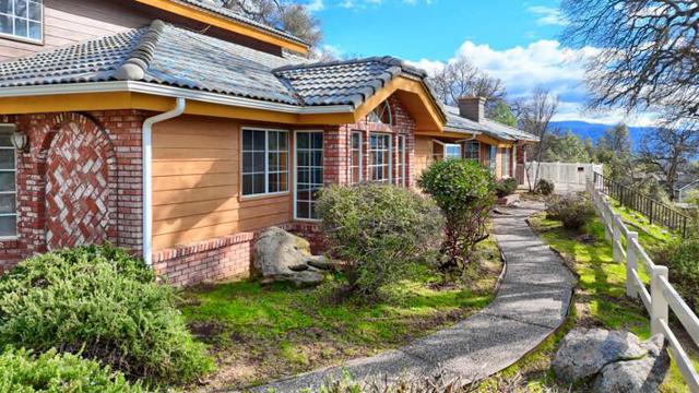 40835 Big Oak Flat Road, Oakhurst CA: https://media.crmls.org/mediaz/12745a89-8c47-47e7-828e-c8951a5797c3.jpg