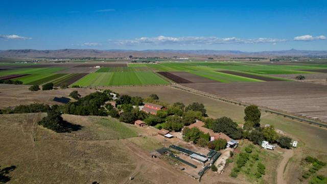 547 Mission Vineyard Road, San Juan Bautista CA: https://media.crmls.org/mediaz/1274aa75-57c2-4b78-bb35-28b384725400.jpg