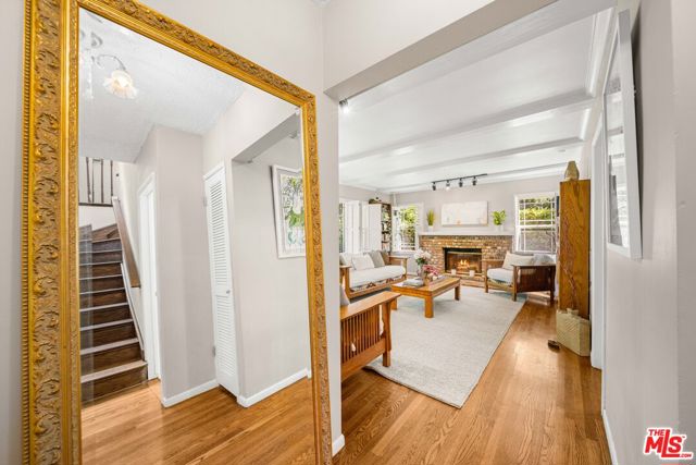 4963 Haskell Avenue, Encino CA: https://media.crmls.org/mediaz/1274c390-ac50-4684-8c13-8e29e13a4860.jpg