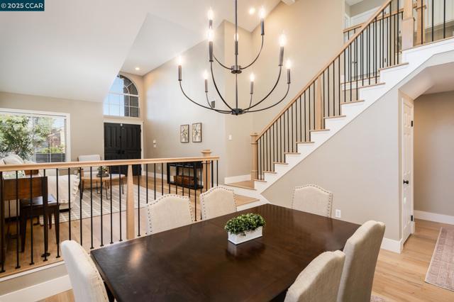 200 Hat Creek Ct, San Ramon CA: https://media.crmls.org/mediaz/127531d5-2237-4d9a-a519-a42e4a91d99b.jpg