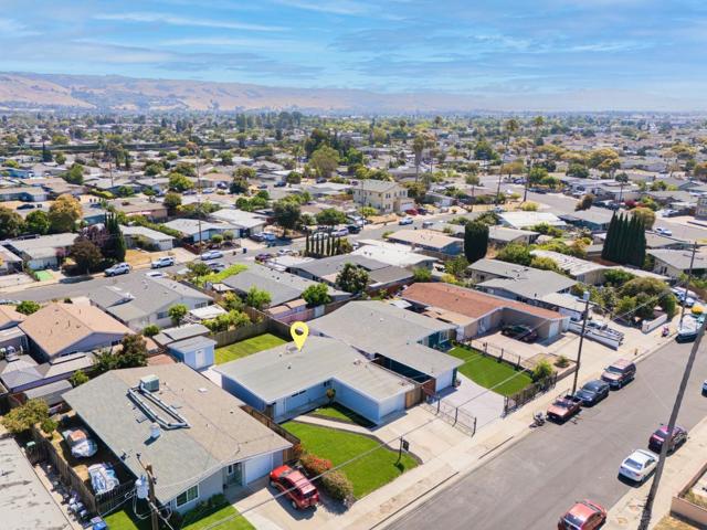 27846 Dolphin Lane, Hayward CA: https://media.crmls.org/mediaz/1275ad5b-645e-4e8b-92f1-6e57ccd4c69f.jpg