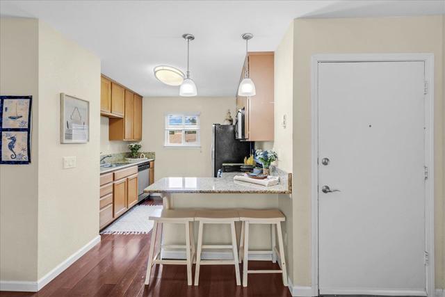 300 Glenwood Circle, Monterey CA: https://media.crmls.org/mediaz/12762d67-9fc3-4d28-93ab-a3fdb0afba79.jpg