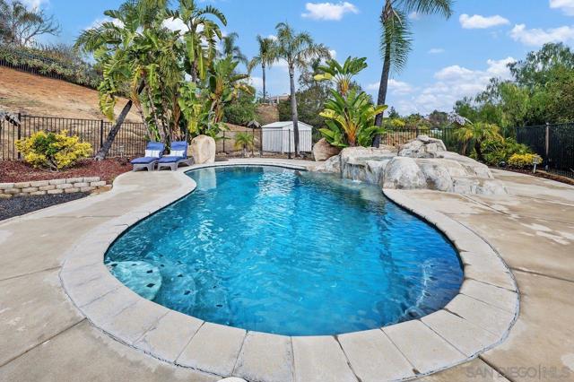 410 WOODLAND LN, El Cajon CA: https://media.crmls.org/mediaz/12765345-4e1a-42f3-9245-6503eda4307e.jpg
