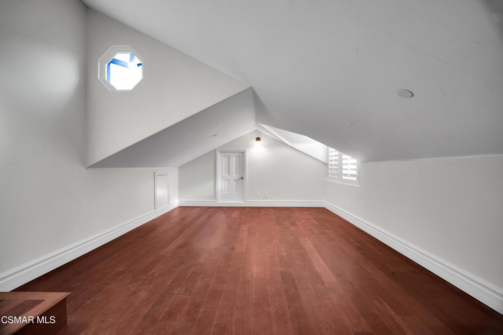 https://media.crmls.org/mediaz/12765d34-f673-4031-b889-d7b252ea8d87.jpg?preset=X-Large
