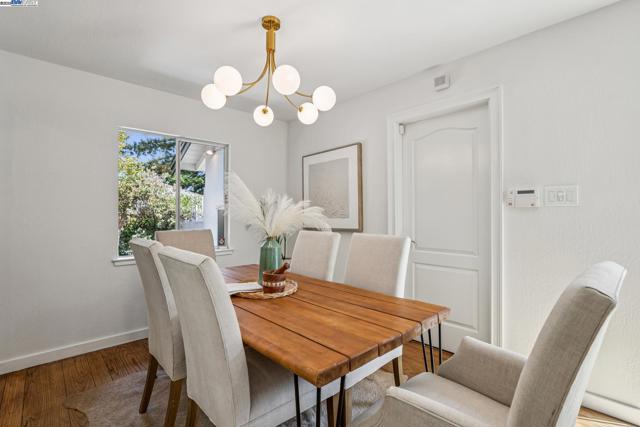 3296 Walnut Ln, Lafayette CA: https://media.crmls.org/mediaz/127669f1-ec4e-425b-abc8-9ac516900dc6.jpg