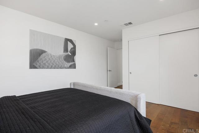 731 Valley Avenue, Solana Beach CA: https://media.crmls.org/mediaz/127675cc-5ecb-43f4-a046-79c8568a7859.jpg