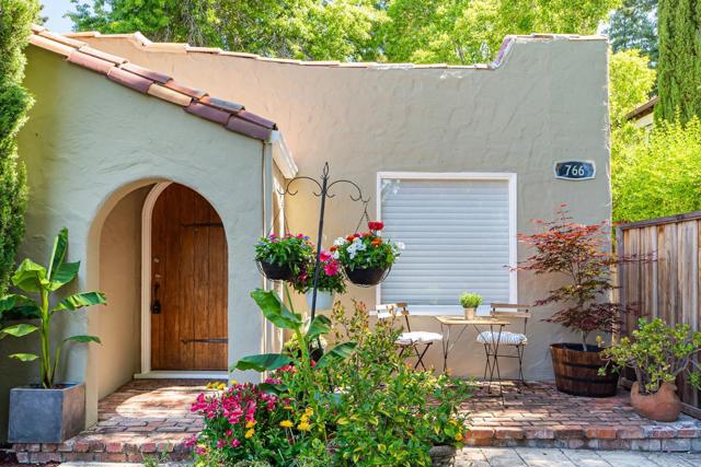 766 Nash Avenue, Menlo Park CA: https://media.crmls.org/mediaz/12767b52-737f-484d-b54b-4fa1c34d58d1.jpg