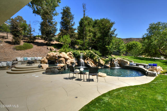 29677 Mulholland Highway, Agoura Hills CA: https://media.crmls.org/mediaz/127736e9-3983-41d5-ba63-4ded117b7388.jpg