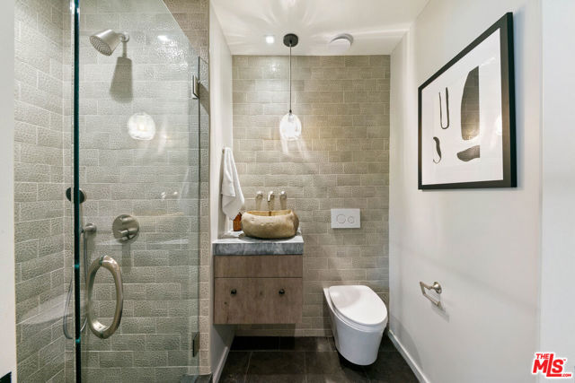 31558 Victoria Point Road, Malibu CA: https://media.crmls.org/mediaz/1277938b-11f6-4b8a-8bfe-d9cd7c54484a.jpg