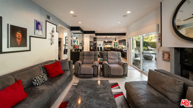 22205 Dardenne Street, Calabasas CA: https://media.crmls.org/mediaz/1277f1da-f797-48d1-914a-83f02659247f.jpg