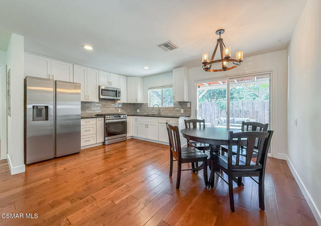 768 Brossard Drive, Thousand Oaks CA: https://media.crmls.org/mediaz/12782608-e076-4404-9b99-550cae055573.jpg