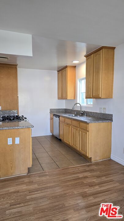 350 S Hobart Boulevard, Los Angeles CA: https://media.crmls.org/mediaz/12786f75-70b9-484d-bf5e-b3339d7f758d.jpg