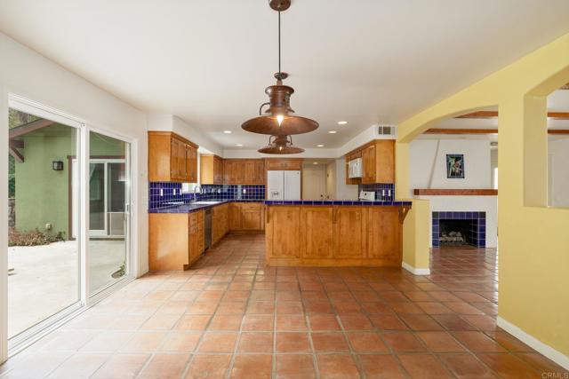 Detail Gallery Image 9 of 64 For 398 Aliso St, Ventura,  CA 93001 - 4 Beds | 3/1 Baths