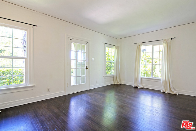 3403 Glenhurst Avenue, Los Angeles CA: https://media.crmls.org/mediaz/127924ec-38bc-4247-bb9a-fd477afcdfe6.jpg