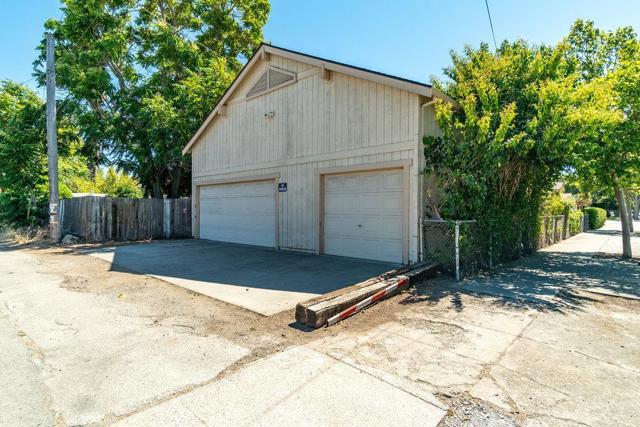 358 6th Street, Gilroy, California 95020, 3 Bedrooms Bedrooms, ,2 BathroomsBathrooms,Single Family Residence,For Sale,6th,ML81852443