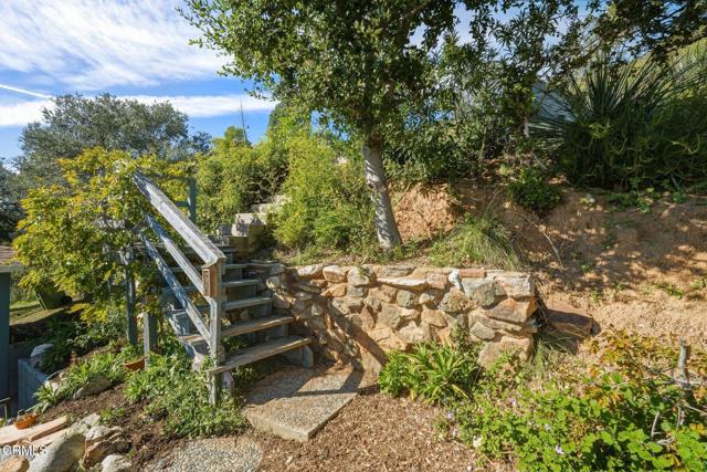 4487 Rising Hill Road, Altadena CA: https://media.crmls.org/mediaz/127a6932-39b1-4686-a078-184038eaf4fd.jpg