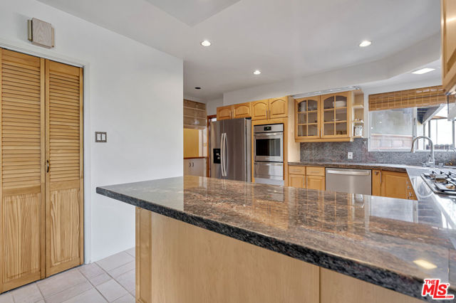 15511 Woodcrest Drive, Sherman Oaks CA: https://media.crmls.org/mediaz/127ae87a-30c9-4ea7-9b81-4d86ca5fefe6.jpg