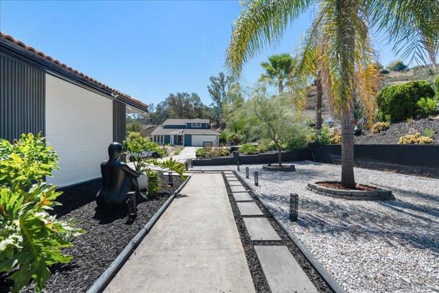6626 Tuxedo Rd, San Diego CA: https://media.crmls.org/mediaz/127b547d-58e7-4140-b334-c51fcc571d2a.jpg