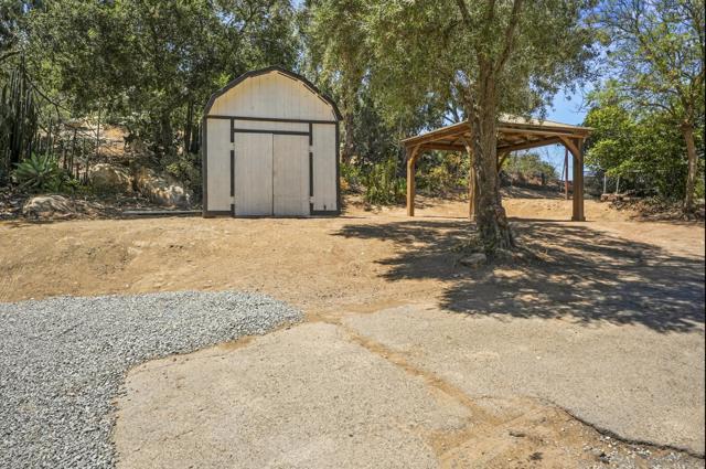 2523 San Vicente Road, Ramona CA: https://media.crmls.org/mediaz/127b69cf-d76b-4659-93eb-39d36235db5a.jpg