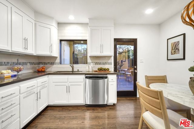 3838 Buena Park Drive, Studio City CA: https://media.crmls.org/mediaz/127b6c0c-cb26-4fae-bd51-8a18e725768b.jpg