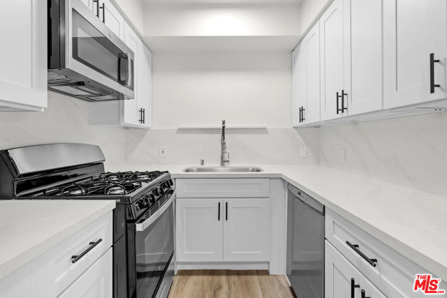 7825 W Manchester Avenue, Playa del Rey CA: https://media.crmls.org/mediaz/127bb579-7c2f-4b46-a844-9fab1da45491.jpg