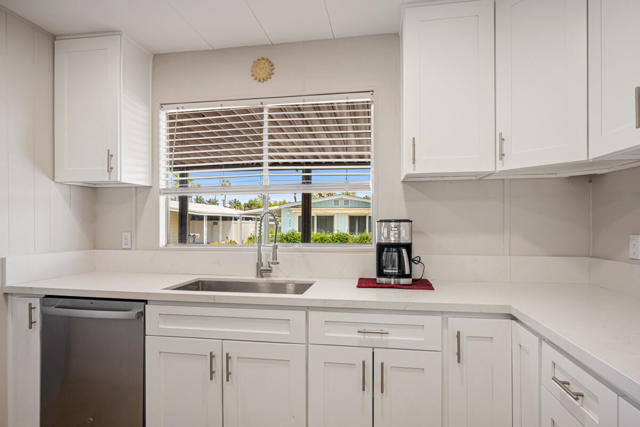 257 Laredo Drive, Palm Springs CA: https://media.crmls.org/mediaz/127bc405-cba5-4317-9ce2-e69939a9f07a.jpg