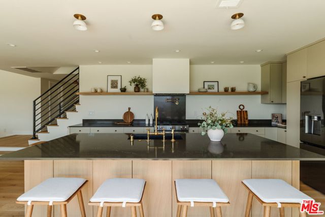 29204 Deep Shadow Drive, Agoura Hills CA: https://media.crmls.org/mediaz/127c352c-ee53-4861-ab1b-268e368b9c67.jpg